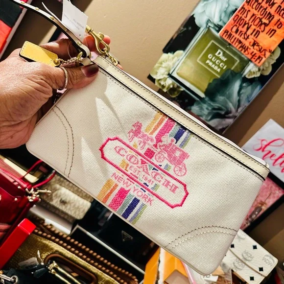 NWT Coach Signature Poppy Legacy Striped Wristlet with Box - Picture 8 of 16